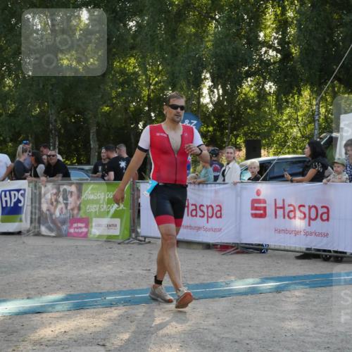 07.09.2025 - 19. Norderstedt Triathlon Zöllner http://msf.ph/oto/8797322 07.09.2025 17:30:23 Ziel 894 meine-sportfotos.de