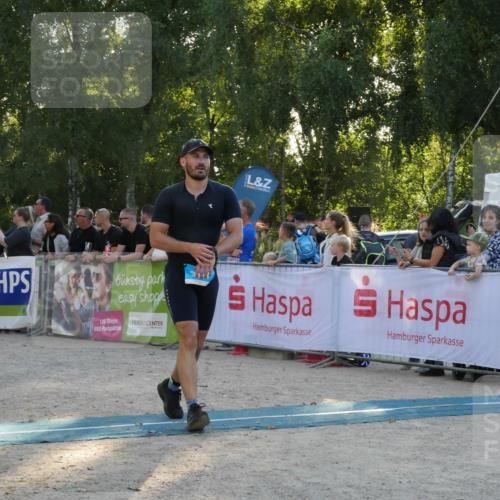 07.09.2025 - 19. Norderstedt Triathlon Zöllner http://msf.ph/oto/8797384 07.09.2025 17:31:38 Ziel 384 meine-sportfotos.de
