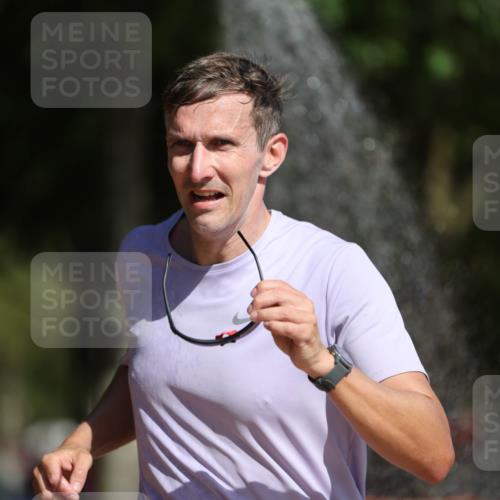 07.09.2025 - 19. Norderstedt Triathlon Michael Strokosch http://msf.ph/oto/8797465 07.09.2025 11:56:48 Laufen 806, 1274 meine-sportfotos.de