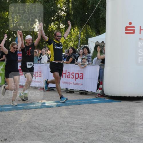 07.09.2025 - 19. Norderstedt Triathlon Zöllner http://msf.ph/oto/8797480 07.09.2025 17:32:29 Ziel 935 meine-sportfotos.de