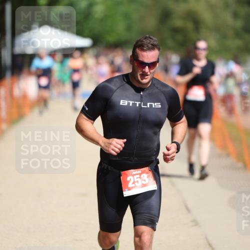 07.09.2025 - 19. Norderstedt Triathlon Michael Strokosch http://msf.ph/oto/8797495 07.09.2025 12:22:42 Laufen 253, 830, 1229, 1244 meine-sportfotos.de