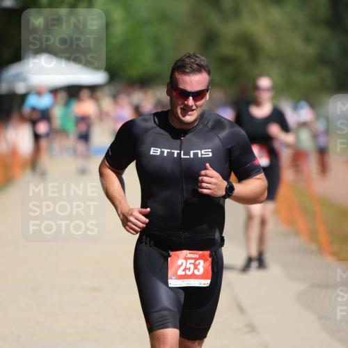 07.09.2025 - 19. Norderstedt Triathlon Michael Strokosch http://msf.ph/oto/8797500 07.09.2025 12:22:42 Laufen 253, 830, 1229, 1244 meine-sportfotos.de