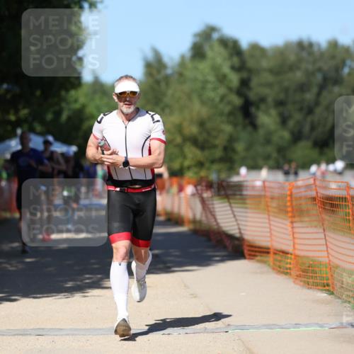 07.09.2025 - 19. Norderstedt Triathlon Michael Strokosch http://msf.ph/oto/8797551 07.09.2025 14:43:30 Laufen 422, 972, 994, 1001, 1467 meine-sportfotos.de