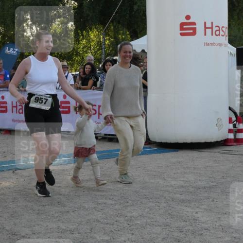 07.09.2025 - 19. Norderstedt Triathlon Zöllner http://msf.ph/oto/8797560 07.09.2025 17:33:42 Ziel 957 meine-sportfotos.de