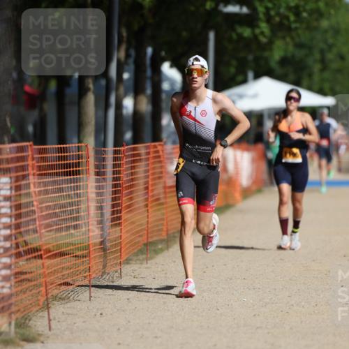07.09.2025 - 19. Norderstedt Triathlon Michael Strokosch http://msf.ph/oto/8797563 07.09.2025 11:57:00 Laufen 806, 1176, 1195 meine-sportfotos.de