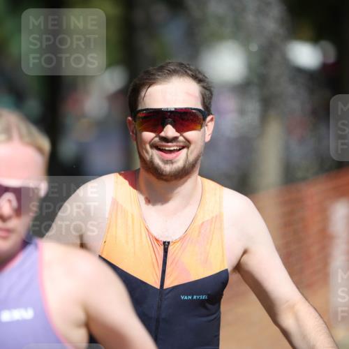 07.09.2025 - 19. Norderstedt Triathlon Michael Strokosch http://msf.ph/oto/8797618 07.09.2025 12:22:59 Laufen 162, 163, 164, 1233, 1319 meine-sportfotos.de