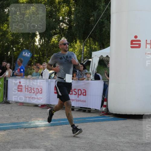 07.09.2025 - 19. Norderstedt Triathlon Zöllner http://msf.ph/oto/8797670 07.09.2025 17:35:16 Ziel 925 meine-sportfotos.de