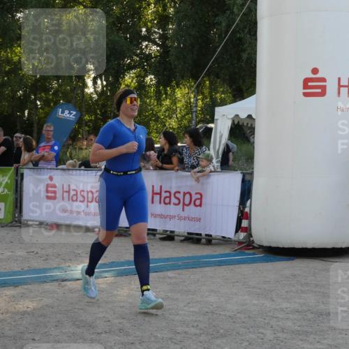 07.09.2025 - 19. Norderstedt Triathlon Zöllner http://msf.ph/oto/8797710 07.09.2025 17:35:52 Ziel 376, 934, 1454 meine-sportfotos.de