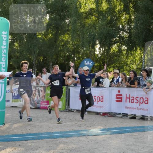 07.09.2025 - 19. Norderstedt Triathlon Zöllner http://msf.ph/oto/8797715 07.09.2025 17:35:55 Ziel 376, 934, 1454 meine-sportfotos.de