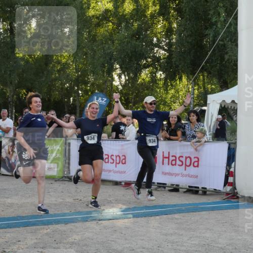 07.09.2025 - 19. Norderstedt Triathlon Zöllner http://msf.ph/oto/8797721 07.09.2025 17:35:55 Ziel 376, 934, 1454 meine-sportfotos.de