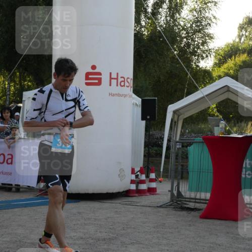 07.09.2025 - 19. Norderstedt Triathlon Zöllner http://msf.ph/oto/8797746 07.09.2025 17:35:58 Ziel 376, 934 meine-sportfotos.de