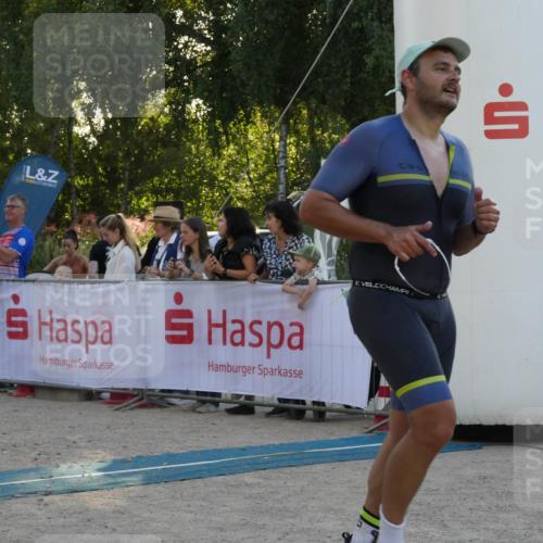 07.09.2025 - 19. Norderstedt Triathlon Zöllner http://msf.ph/oto/8797781 07.09.2025 17:36:13 Ziel 1476 meine-sportfotos.de