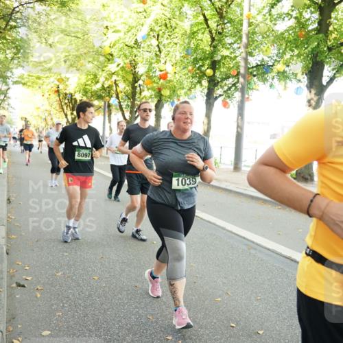 07.09.2025 - BARMER Alsterlauf Yannick Fuchs http://msf.ph/oto/8797791 07.09.2025 11:45:46 Laufen 8097, 1039, 36, 8116 meine-sportfotos.de