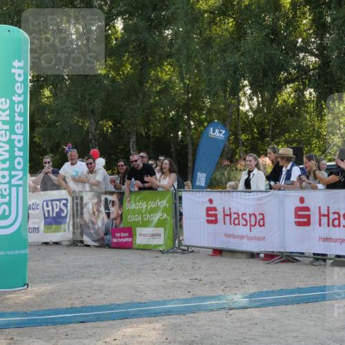 07.09.2025 - 19. Norderstedt Triathlon Zöllner http://msf.ph/oto/8797804 07.09.2025 17:37:09 Ziel 864, 929 meine-sportfotos.de