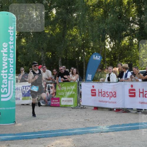 07.09.2025 - 19. Norderstedt Triathlon Zöllner http://msf.ph/oto/8797811 07.09.2025 17:37:10 Ziel 864, 929 meine-sportfotos.de