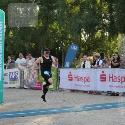 07.09.2025 - 19. Norderstedt Triathlon Zöllner http://msf.ph/oto/8797822 07.09.2025 17:37:10 Ziel 864, 929 meine-sportfotos.de