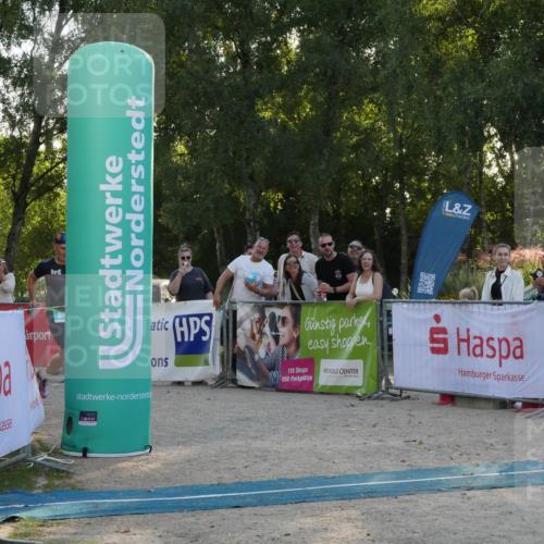 07.09.2025 - 19. Norderstedt Triathlon Zöllner http://msf.ph/oto/8797837 07.09.2025 17:37:12 Ziel 864, 929 meine-sportfotos.de
