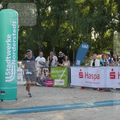 07.09.2025 - 19. Norderstedt Triathlon Zöllner http://msf.ph/oto/8797843 07.09.2025 17:37:13 Ziel 864, 929 meine-sportfotos.de
