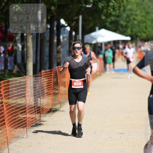 07.09.2025 - 19. Norderstedt Triathlon Michael Strokosch http://msf.ph/oto/8797845 07.09.2025 12:23:37 Laufen 226, 859 meine-sportfotos.de