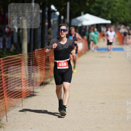 07.09.2025 - 19. Norderstedt Triathlon Michael Strokosch http://msf.ph/oto/8797858 07.09.2025 12:23:38 Laufen 226, 859 meine-sportfotos.de