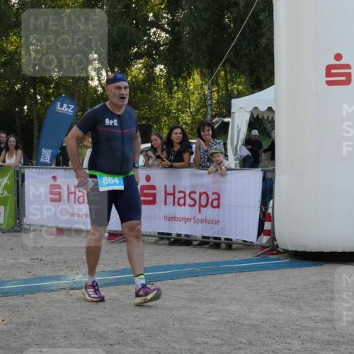 07.09.2025 - 19. Norderstedt Triathlon Zöllner http://msf.ph/oto/8797865 07.09.2025 17:37:15 Ziel 864, 929 meine-sportfotos.de