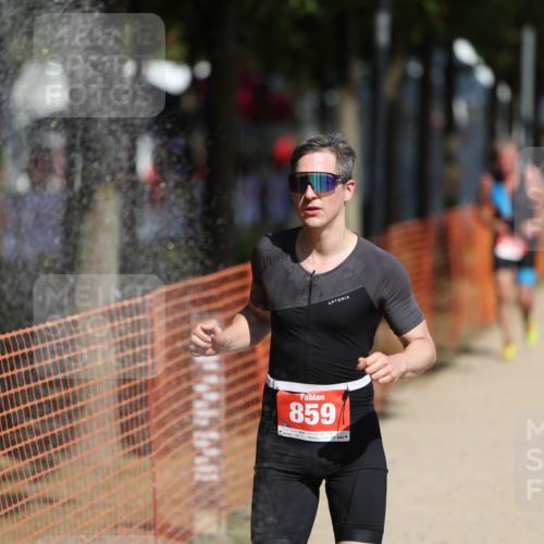 07.09.2025 - 19. Norderstedt Triathlon Michael Strokosch http://msf.ph/oto/8797866 07.09.2025 12:23:40 Laufen 152, 226, 859 meine-sportfotos.de