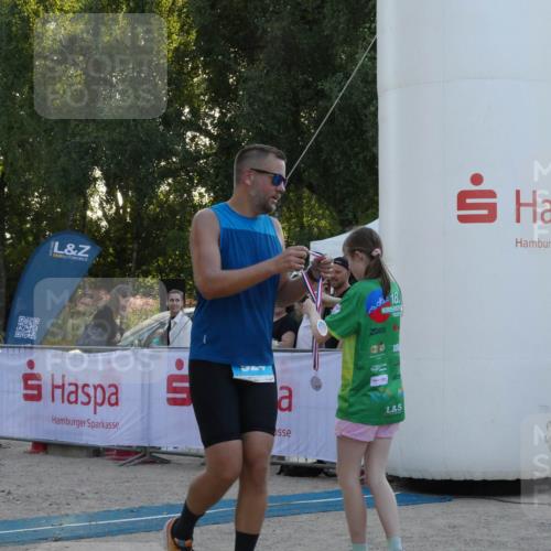 07.09.2025 - 19. Norderstedt Triathlon Zöllner http://msf.ph/oto/8797945 07.09.2025 17:38:43 Ziel 924 meine-sportfotos.de