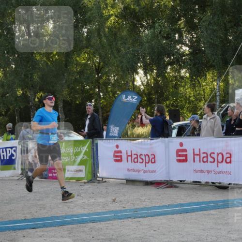 07.09.2025 - 19. Norderstedt Triathlon Zöllner http://msf.ph/oto/8798011 07.09.2025 17:43:47 Ziel 383, 429, 952 meine-sportfotos.de