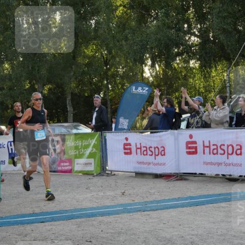 07.09.2025 - 19. Norderstedt Triathlon Zöllner http://msf.ph/oto/8798029 07.09.2025 17:43:50 Ziel 383, 429, 952 meine-sportfotos.de