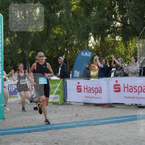 07.09.2025 - 19. Norderstedt Triathlon Zöllner http://msf.ph/oto/8798033 07.09.2025 17:43:50 Ziel 383, 429, 952 meine-sportfotos.de