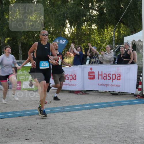 07.09.2025 - 19. Norderstedt Triathlon Zöllner http://msf.ph/oto/8798039 07.09.2025 17:43:51 Ziel 383, 429, 952 meine-sportfotos.de