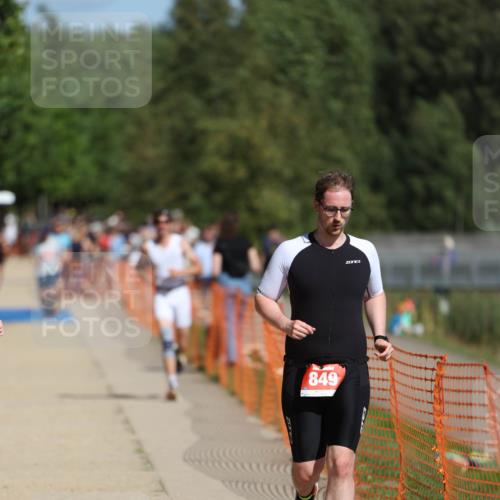 07.09.2025 - 19. Norderstedt Triathlon Michael Strokosch http://msf.ph/oto/8798089 07.09.2025 12:24:17 Laufen 151, 697, 719, 849 meine-sportfotos.de