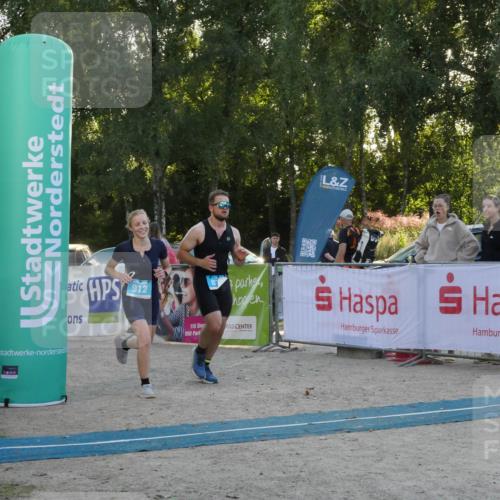 07.09.2025 - 19. Norderstedt Triathlon Zöllner http://msf.ph/oto/8798109 07.09.2025 17:45:17 Ziel 875, 912 meine-sportfotos.de