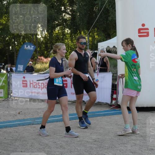 07.09.2025 - 19. Norderstedt Triathlon Zöllner http://msf.ph/oto/8798134 07.09.2025 17:45:19 Ziel 875, 912 meine-sportfotos.de