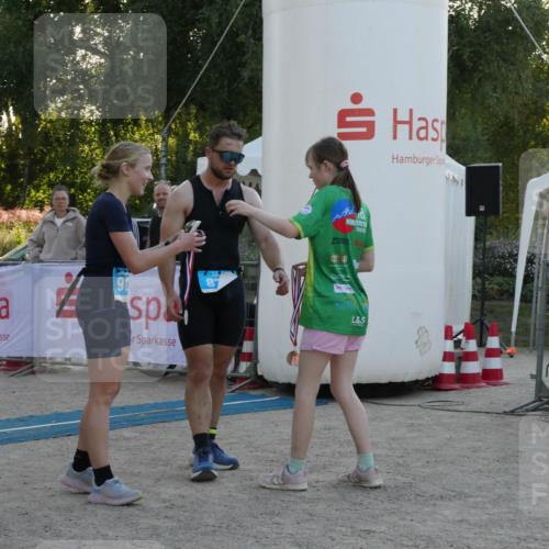07.09.2025 - 19. Norderstedt Triathlon Zöllner http://msf.ph/oto/8798139 07.09.2025 17:45:20 Ziel 875, 912 meine-sportfotos.de