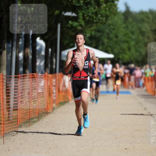 07.09.2025 - 19. Norderstedt Triathlon Michael Strokosch http://msf.ph/oto/8798205 07.09.2025 11:57:45 Laufen 300, 1186 meine-sportfotos.de