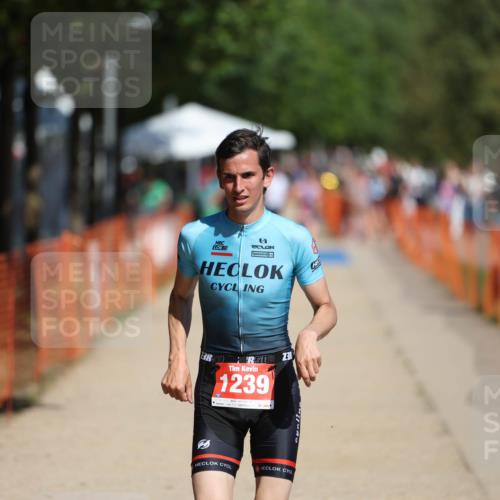 07.09.2025 - 19. Norderstedt Triathlon Michael Strokosch http://msf.ph/oto/8798209 07.09.2025 12:24:41 Laufen 826, 1239 meine-sportfotos.de