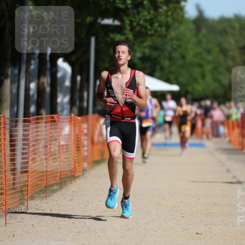 07.09.2025 - 19. Norderstedt Triathlon Michael Strokosch http://msf.ph/oto/8798216 07.09.2025 11:57:45 Laufen 300, 1186 meine-sportfotos.de