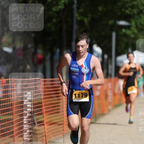 07.09.2025 - 19. Norderstedt Triathlon Michael Strokosch http://msf.ph/oto/8798363 07.09.2025 11:57:53 Laufen 300, 1179, 1211 meine-sportfotos.de