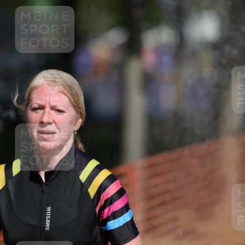 07.09.2025 - 19. Norderstedt Triathlon Michael Strokosch http://msf.ph/oto/8798419 07.09.2025 12:25:22 Laufen 299, 1327, 1367 meine-sportfotos.de