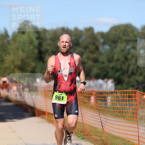 07.09.2025 - 19. Norderstedt Triathlon Michael Strokosch http://msf.ph/oto/8798473 07.09.2025 14:45:51 Laufen 961 meine-sportfotos.de