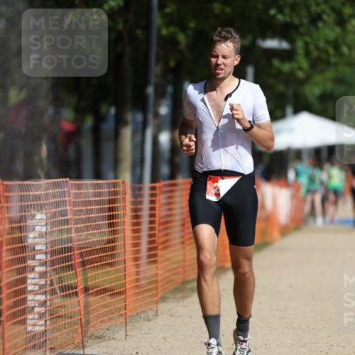07.09.2025 - 19. Norderstedt Triathlon Michael Strokosch http://msf.ph/oto/8798569 07.09.2025 11:58:03 Laufen 276, 1219 meine-sportfotos.de