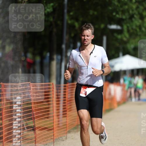 07.09.2025 - 19. Norderstedt Triathlon Michael Strokosch http://msf.ph/oto/8798575 07.09.2025 11:58:03 Laufen 276, 1219 meine-sportfotos.de