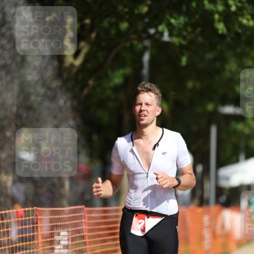07.09.2025 - 19. Norderstedt Triathlon Michael Strokosch http://msf.ph/oto/8798582 07.09.2025 11:58:04 Laufen 276, 1219 meine-sportfotos.de