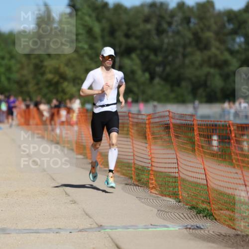 07.09.2025 - 19. Norderstedt Triathlon Michael Strokosch http://msf.ph/oto/8798911 07.09.2025 13:06:15 Laufen 272, 1216, 1366 meine-sportfotos.de