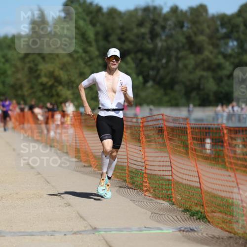 07.09.2025 - 19. Norderstedt Triathlon Michael Strokosch http://msf.ph/oto/8798919 07.09.2025 13:06:16 Laufen 272, 1366 meine-sportfotos.de
