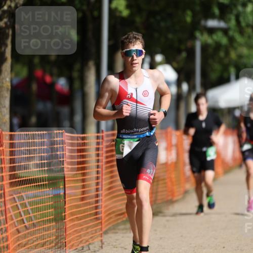 07.09.2025 - 19. Norderstedt Triathlon Michael Strokosch http://msf.ph/oto/8798934 07.09.2025 10:55:33 Laufen 637, 661, 680 meine-sportfotos.de