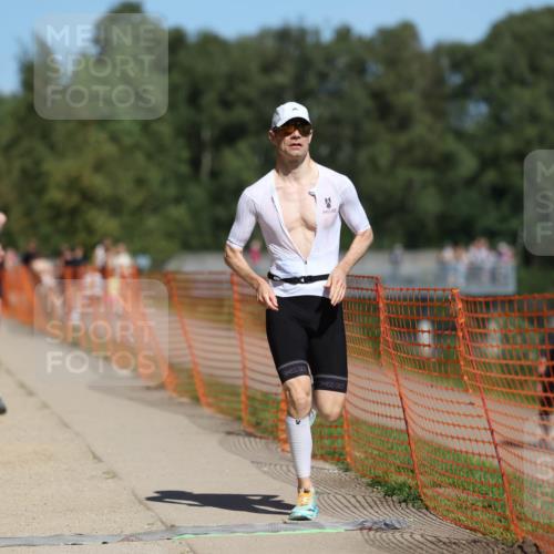 07.09.2025 - 19. Norderstedt Triathlon Michael Strokosch http://msf.ph/oto/8798944 07.09.2025 13:06:16 Laufen 272, 1366 meine-sportfotos.de