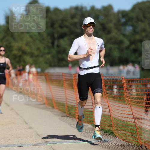 07.09.2025 - 19. Norderstedt Triathlon Michael Strokosch http://msf.ph/oto/8798952 07.09.2025 13:06:17 Laufen 272, 1366 meine-sportfotos.de