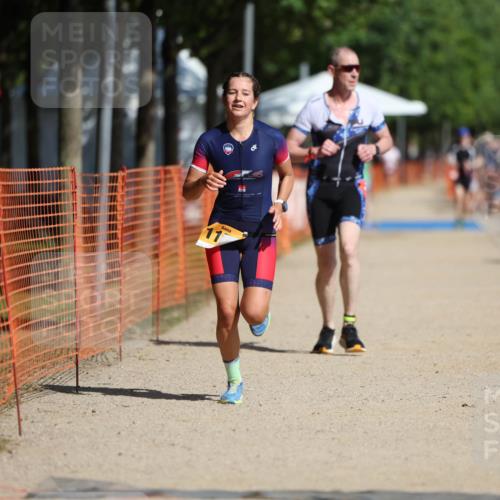 07.09.2025 - 19. Norderstedt Triathlon Michael Strokosch http://msf.ph/oto/8799308 07.09.2025 11:59:33 Laufen 296, 1177 meine-sportfotos.de